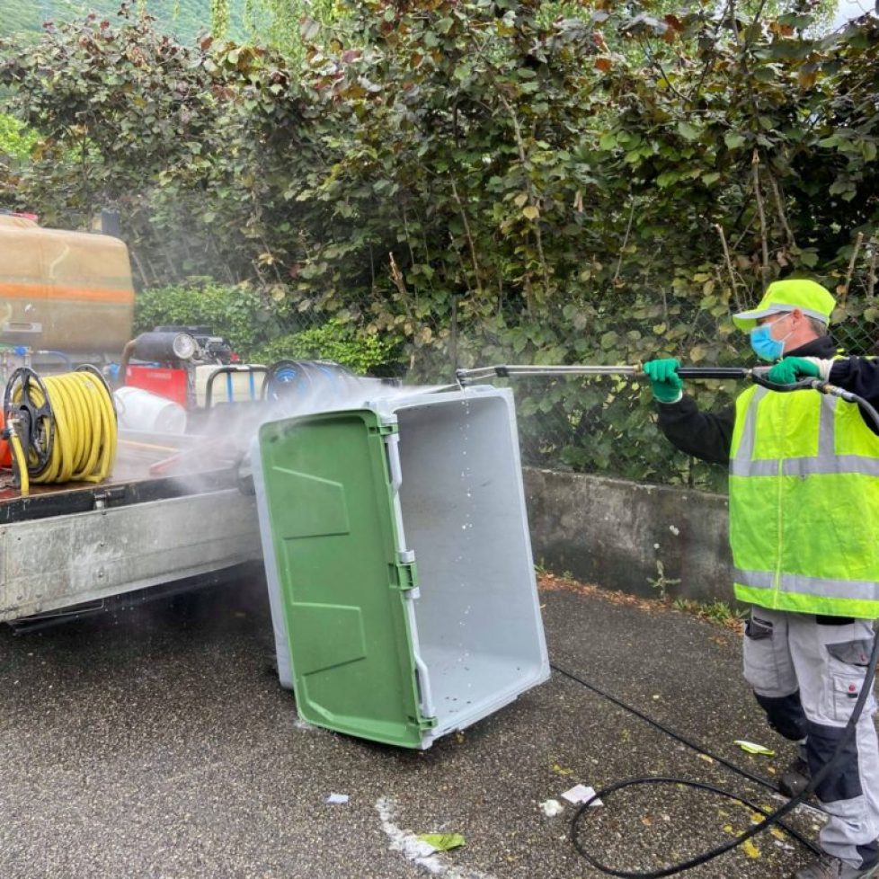 Désinfection de gaines et containers poubelles - Prodhyg 38 - Grenoble ©LES PROFESSIONNELS DE L’HYGIÈNE